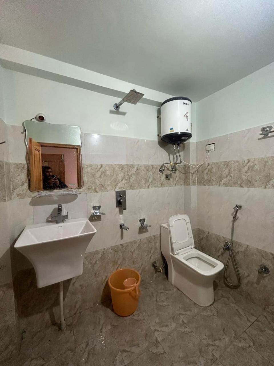 New Brahma Cafe Guest House Kalgha Exterior photo